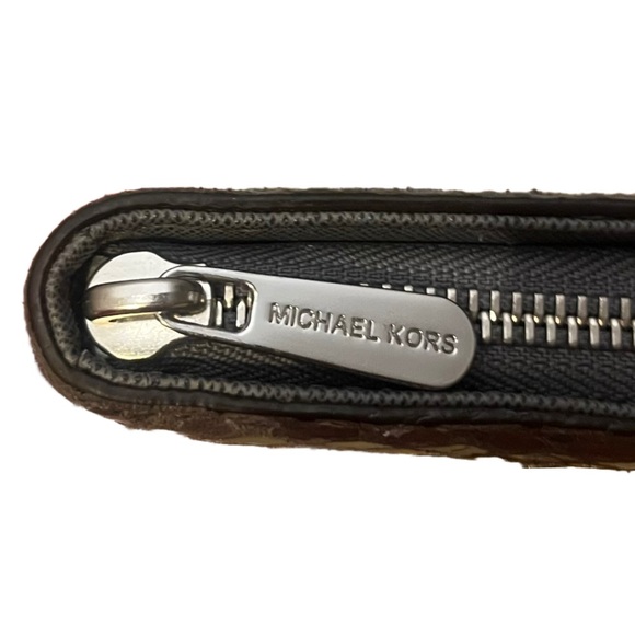 Michael Kors Grey Snakeskin Patterned Embossed Wallet - Picture 6 of 15